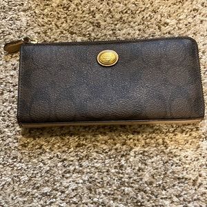 Coach Accordion Wallet that can hold Eight Credit Cards